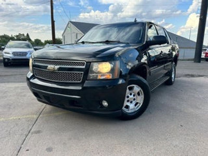 2009 Chevrolet Avalanche — a typically priced live listing