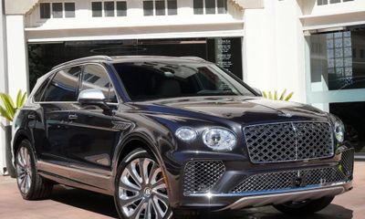 2025 Bentley Bentayga EWB