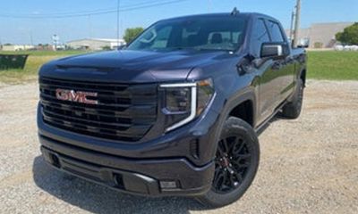 2024 GMC Sierra AT4