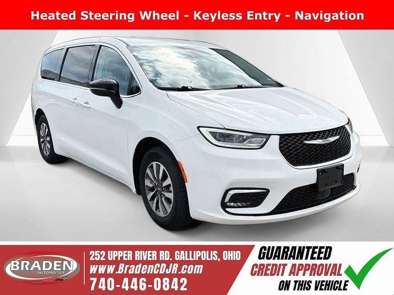 2024 Chrysler Pacifica — a typically priced live listing