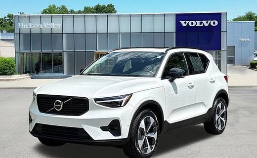 2026 Volvo XC40 Plus Dark