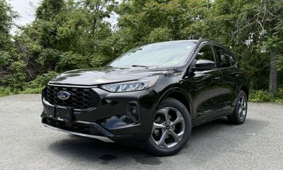 2023 Ford Escape ST Line Select