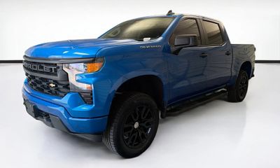 2023 Chevrolet Silverado Custom