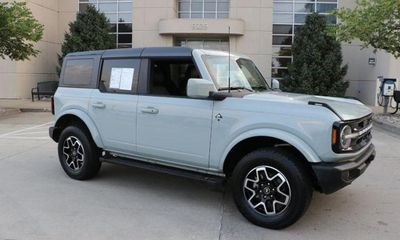 2024 Ford Bronco Outer Banks