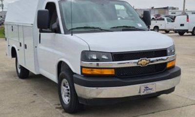 2026 Chevrolet Express 3500 Cutaway 139