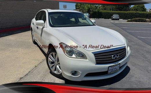 2011 Infiniti M56