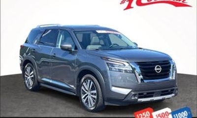 2022 Nissan Pathfinder SL