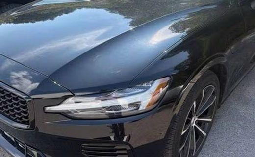 2023 Volvo S60 Plus Dark