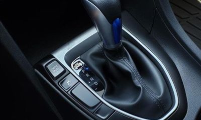 2019 Hyundai Veloster 2 0L AND