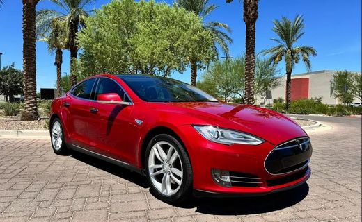 2015 Tesla Model S