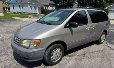 2002 Toyota Sienna LE