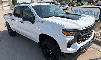 2025 Chevrolet Silverado Trail Boss Custom