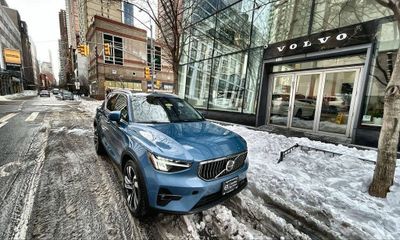 2023 Volvo XC40 Plus Bright