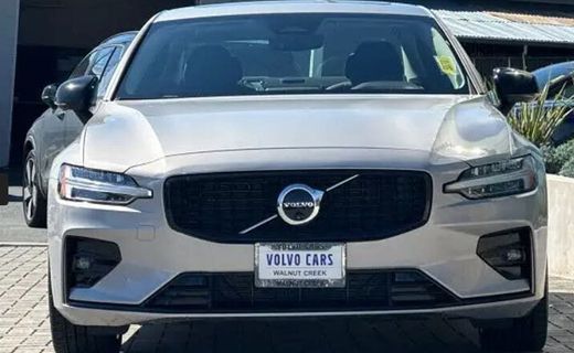 2022 Volvo S60