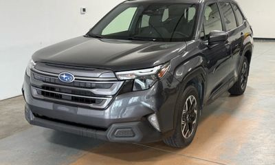 2025 Subaru Forester Premium Base