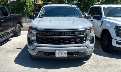 2024 Chevrolet Silverado Custom
