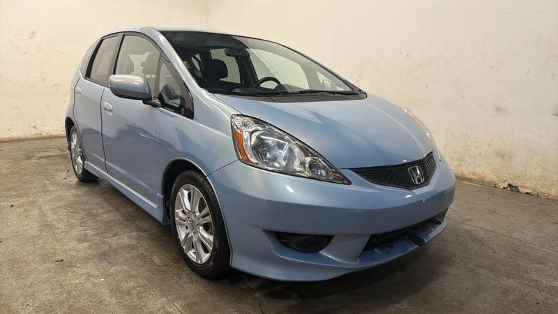 2010 Honda FIT — a typically priced live listing