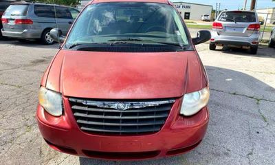 2005 Chrysler Town AND Country Touring