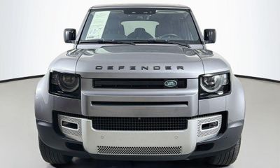 2020 Land Rover Defender 110 SE