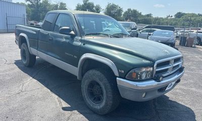 2000 Dodge Dakota Base