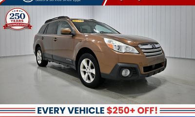 2013 Subaru Outback Limited M R