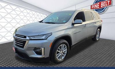 2023 Chevrolet Traverse LT