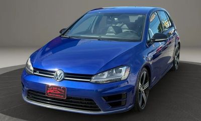 2016 Volkswagen Golf R Base W DCC