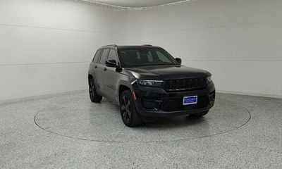 2023 Jeep Grand Cherokee Laredo Altitude