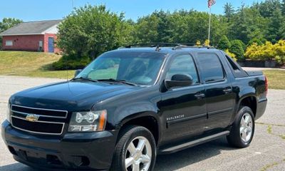 2011 Chevrolet Avalanche LS