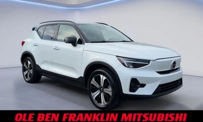 2023 Volvo XC40 Plus Dark