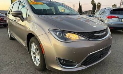 2017 Chrysler Pacifica Touring L Plus