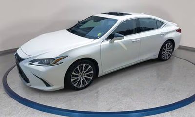 2019 Lexus ES 300H