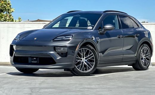 2026 Porsche Macan 4