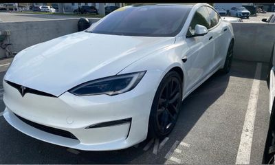 2023 Tesla Model S Plaid