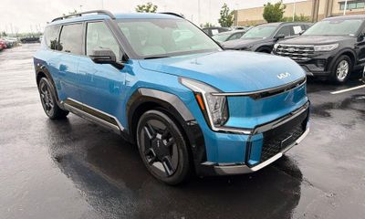 2024 Kia EV9 GT Line