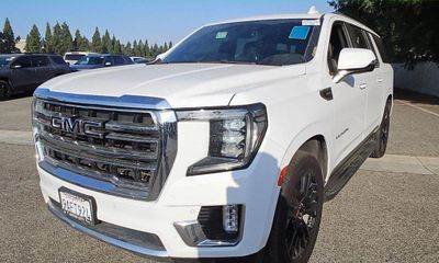 2022 GMC Yukon XL SLT