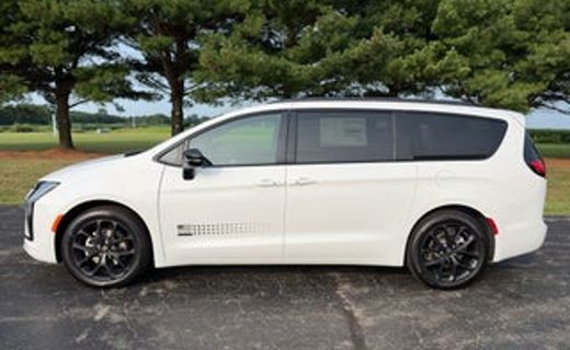 2027 Chrysler Pacifica Select