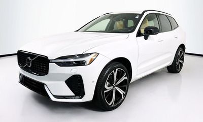 2024 Volvo XC60 Ultimate Dark