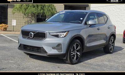 2023 Volvo XC40 Core Bright Theme