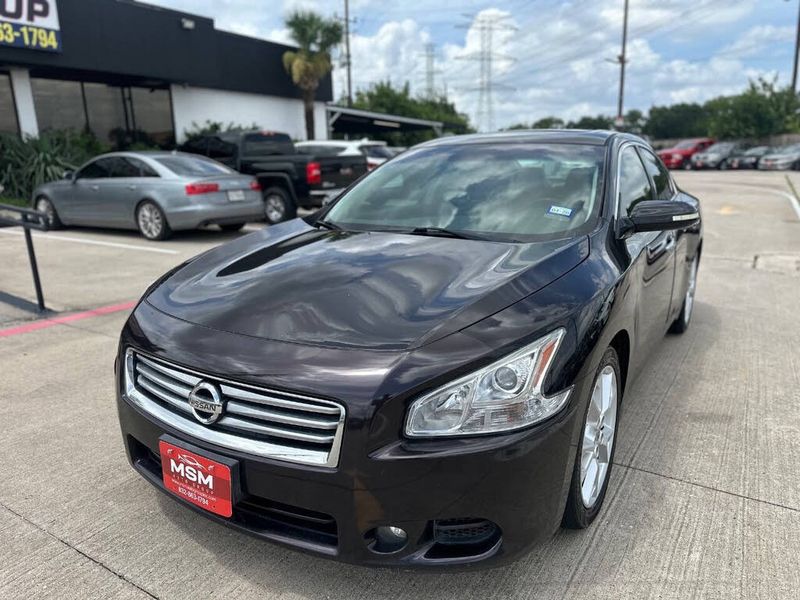 2013 Nissan Maxima — a typically priced live listing