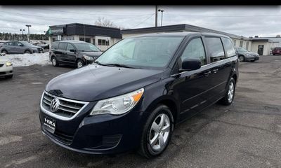 2010 Volkswagen Routan SE