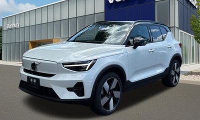 2023 Volvo XC40 Ultimate Dark