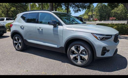 2026 Volvo XC40 Plus Dark