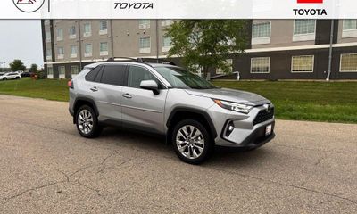 2025 Toyota RAV4 XLE Premium
