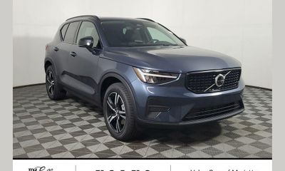 2026 Volvo XC40 Core