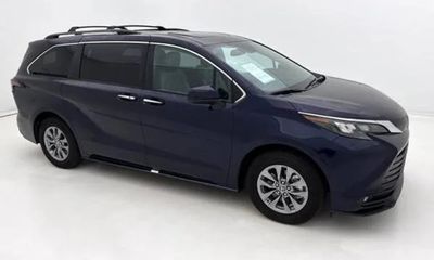 2025 Toyota Sienna XLE