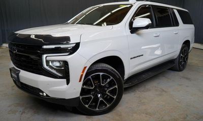 2025 Chevrolet Suburban RST