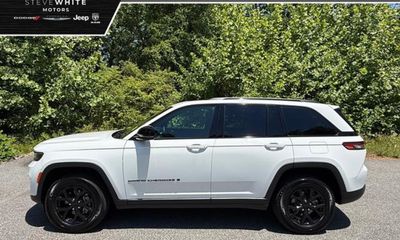 2025 Jeep Grand Cherokee Laredo Altitude