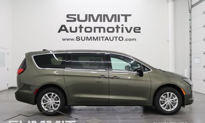 2027 Chrysler Pacifica Select