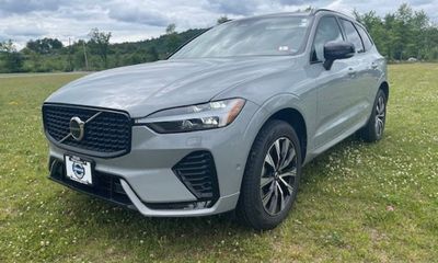 2024 Volvo XC60 Plus Dark